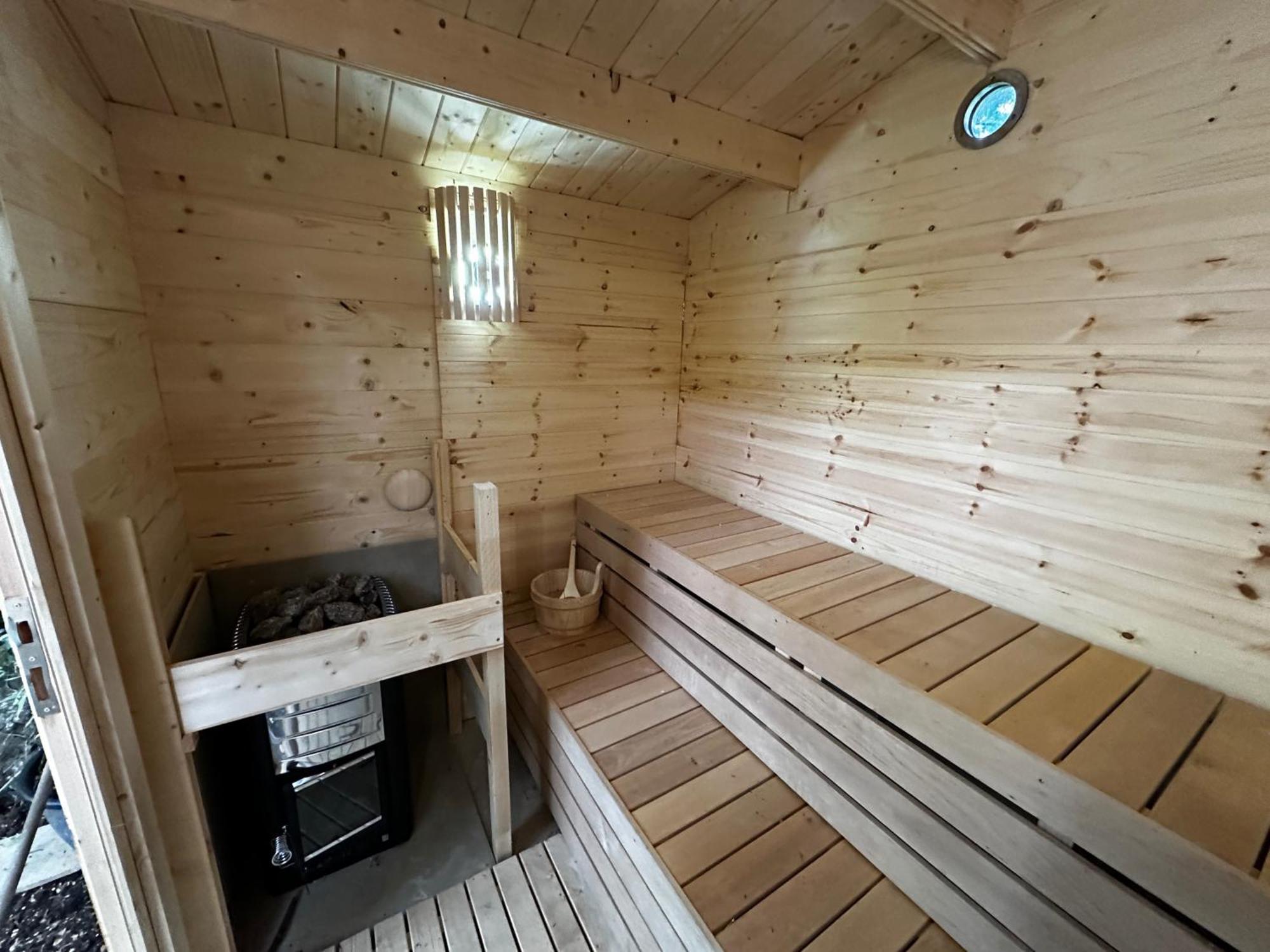 Retro Private Lodge With Hot Tub Nr Dartmoor Newton Abbot Ngoại thất bức ảnh